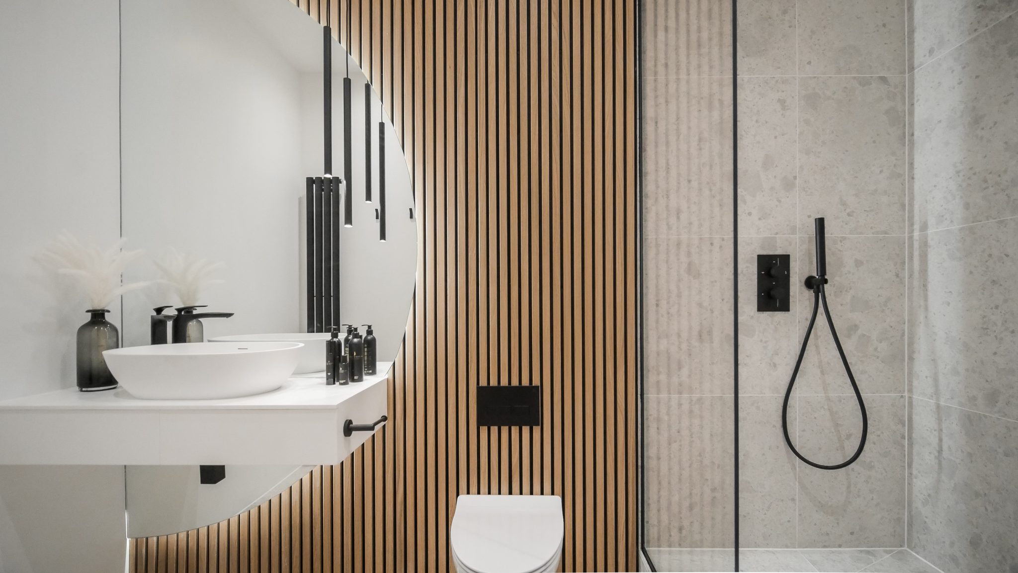 Akupanel, classic oak black felt, bathroom UK @lauracardenlovell and @the_jacksonheim_boutique